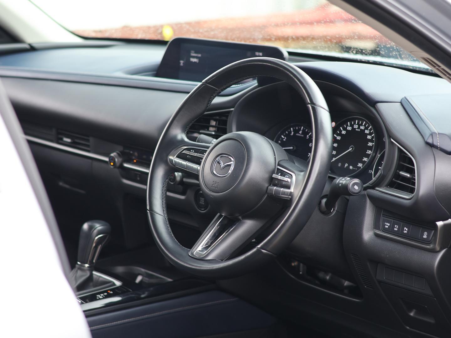 Mazda Cx-30 image 2
