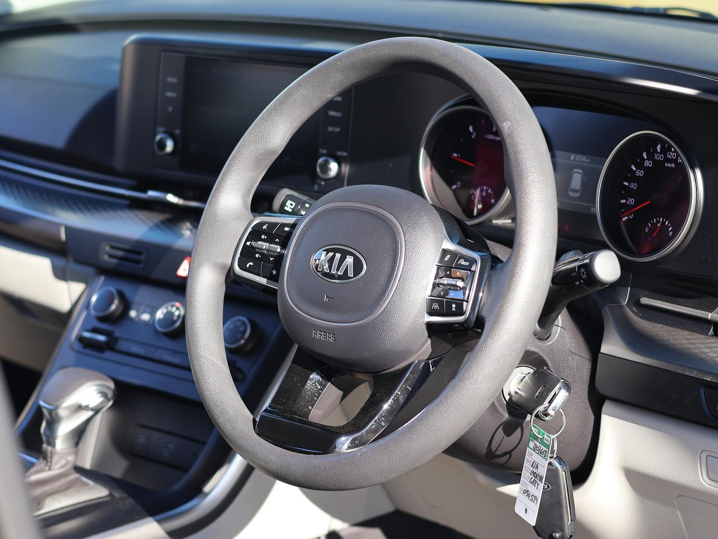 Kia Carnival image 2