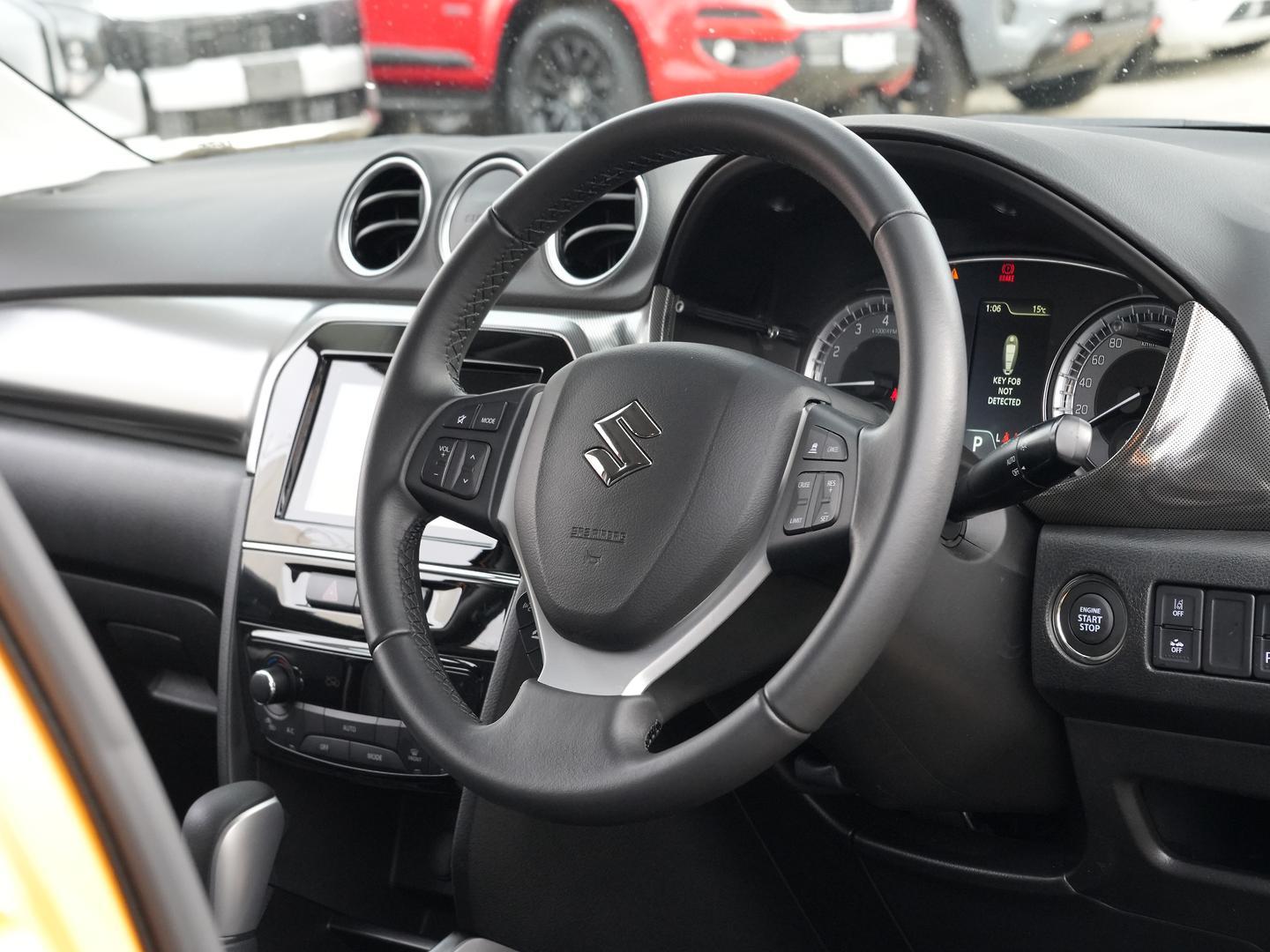 Suzuki Vitara image 2